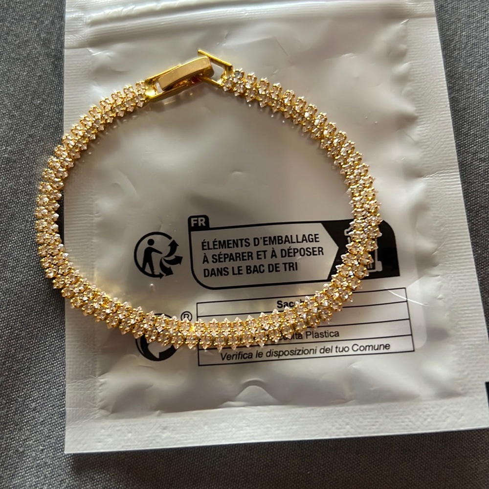 Crystal bracelet, rose gold brand new it’s too small you killed me